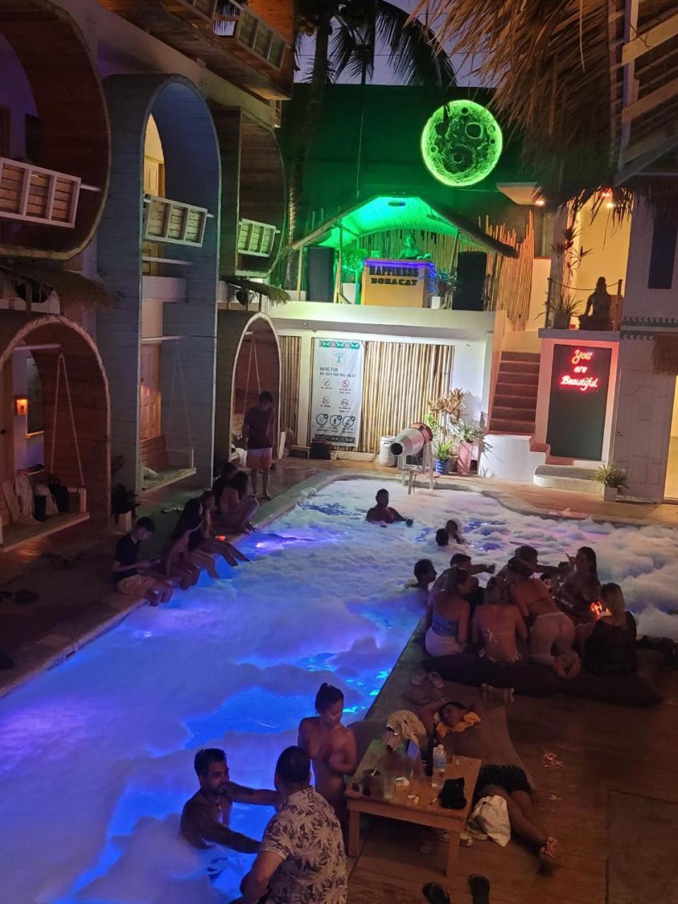 Happiness Hostel Boracay Balabag  Dış mekan fotoğraf